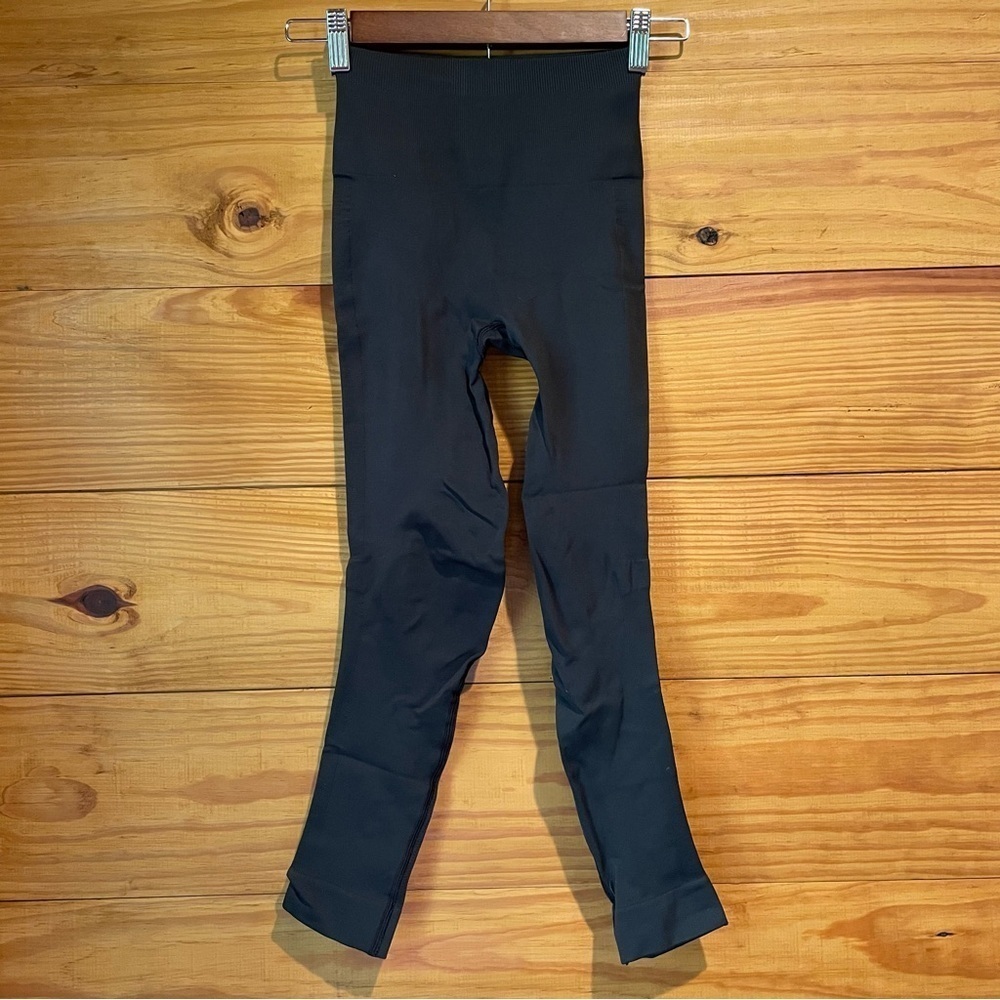 Lululemon Zone In Crop High Rise Activewear Workout Leggings 2 Black W6F11S